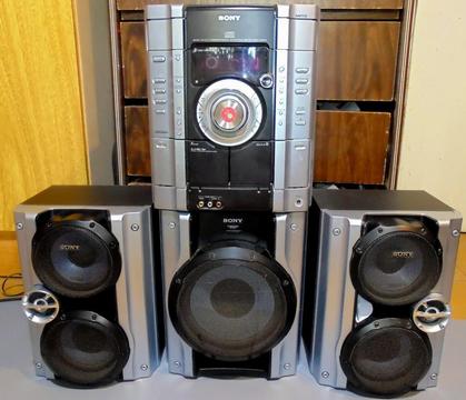 Vendo Equipo SONY MHCGX450 2.1 Canales 400W RMS Active 8 Subwoofer MP3 c/control