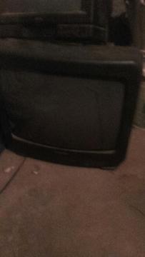 Vendo Televisor Goldstar Descompuesto