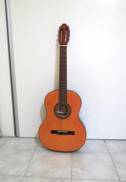 Guitarra GRACIA con funda y un afinador