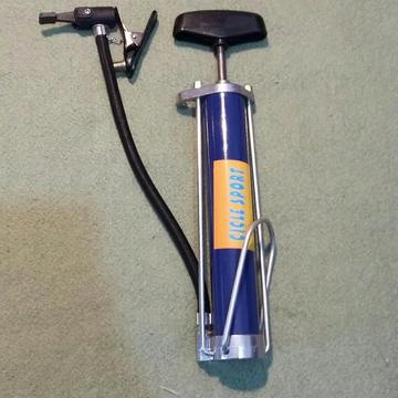 INFLADOR METÁLICO P/ BICI MOTO ALTA CALIDAD DOBLE PICO VALVULA AUTO O BICI EXCELENTE PEQUEÑO Y PORTÁTIL $ 175