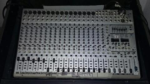Consola Behringer 24 Canales