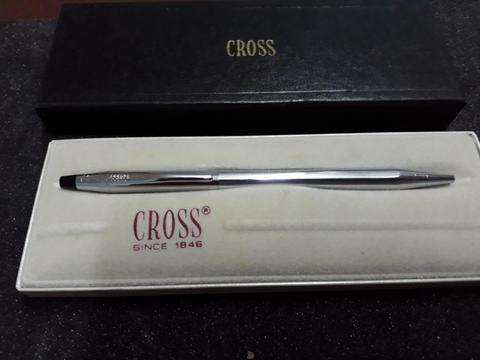 Impecable bolígrafo Cross, plateado, made in U.S.A., nuevo