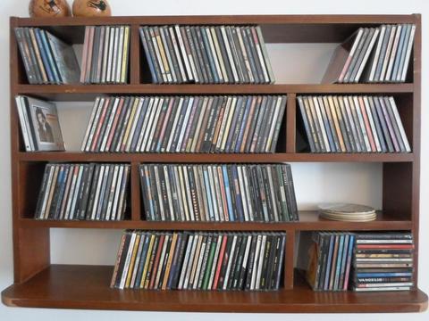 Un total de 300 CD originales c/u
