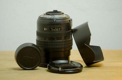 Lente Nikon 1870 mm con funda