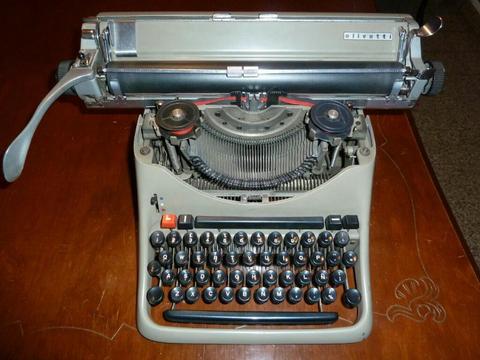 Vendo Maquina de Escribir Antigua