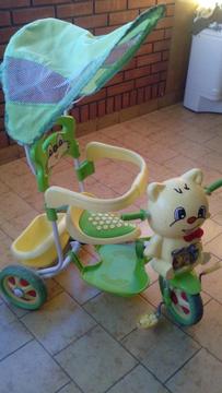 Vendo triciclo bebes y niños sin manija