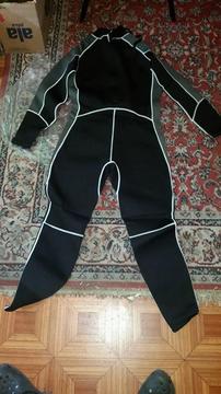 VENDO YA! $2200 TRAJE DE NEOPRENO LARGO 3.2MM QUICKSILVER, TALLE M HASTA 1,83MTS75KG, NUEVO A ESTRENAR!