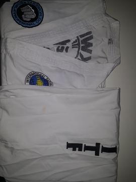 Vendo Dobok Itf con Protectores