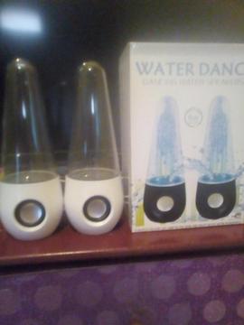 Parlantes con Luces y agua