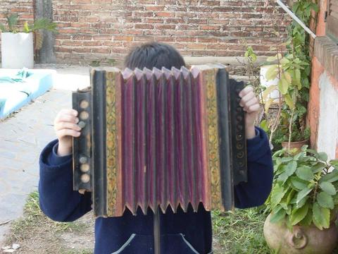 MUY ANTIGUO ACORDEON