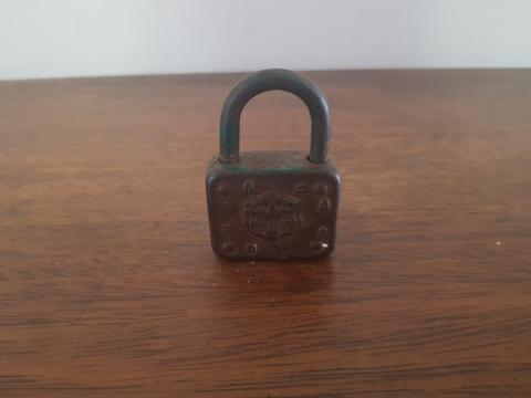 Antiguo Candado Master 77