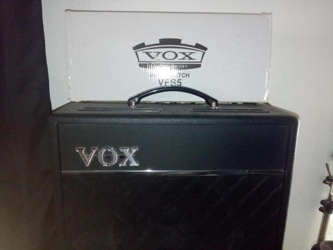 Vendo amplificador de guitarra Vox con Footswitch