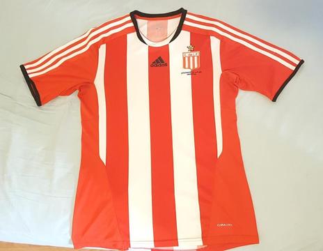 Urgente. Vendo camiseta Adidas Estudiantes Titular 2012 Talle M. Roja y Blanca