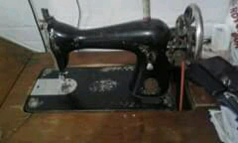 Vendo O Permuto Maquina de Coser