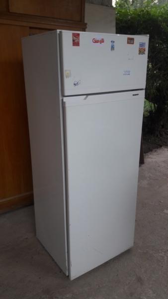 HELADERA PHILCO IMPECABLE CON FREEZER ... MUY BUENA 3500$