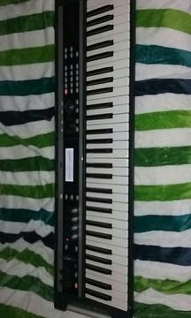 Teclado Korg X50