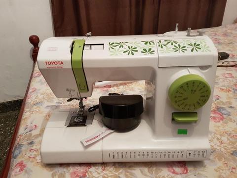 Hermosa maquina de coser