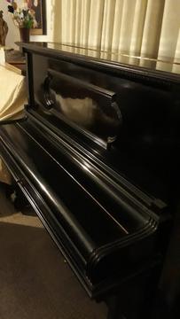 Piano Vertical Gustav Breyer