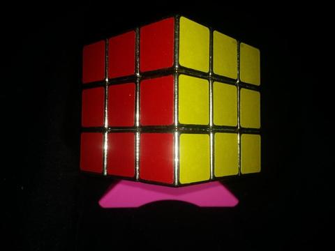 Cubo de Rubik de Metal