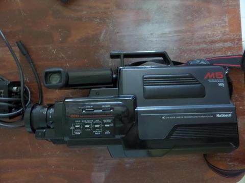 Video cámara National VHS con manuales y porta cámara