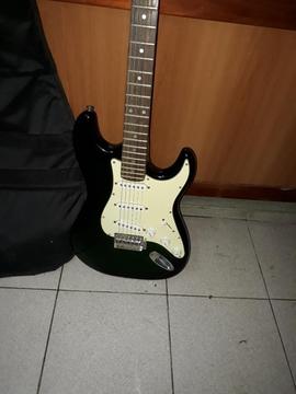 Vendo Guitarra Electrica con Finda 2200