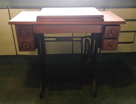 Mesa de máquina de coser Singer Antigua Retro