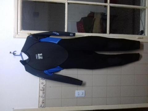 Vendo traje body globe 9135