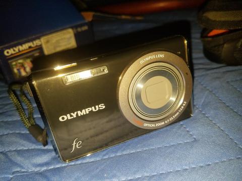 Camara Digital con Caja Y Accesorios