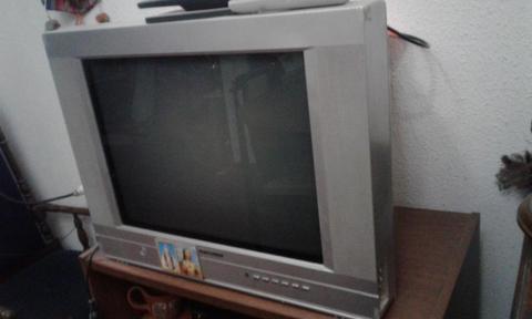 Vendo TV Langstrom 21 pantalla plana, perfecto estado