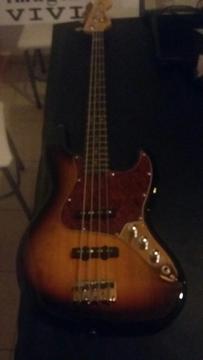 Vendo bajo Squier Jazz Bass Nuevo
