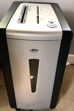 Trituradora de Papel Marca Cifra con Ruedas