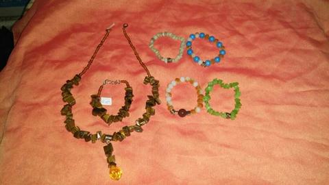 Lote Collar Y Pulseras de Piedras