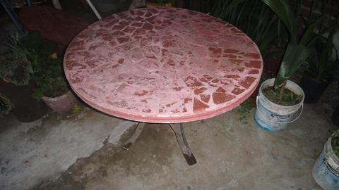 mesa de patio antigua