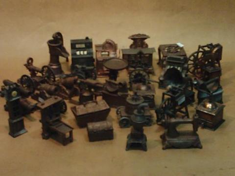 Conjunto de 31 sacapuntas miniaturas de la década de los 70
