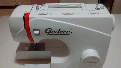 VENDO MAQUINA DE COSER NUEVA!!
