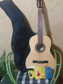 Vendo Guitarra Criolla Impecable