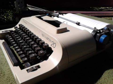 maquina de escribir ,tengo otras ,ver descripcion