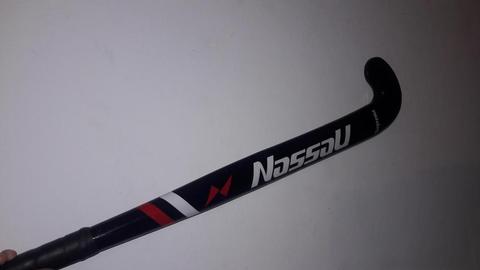 palo de hockey nassau