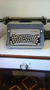 Vendo Maquina de Escribir Buen Estado