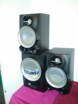 Vendo Parlantes Philips de 9900w Pmpo