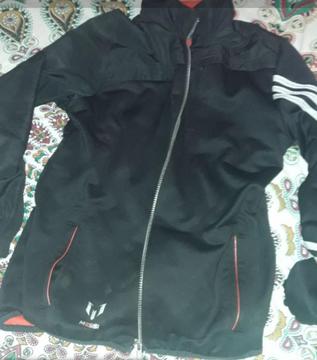 Vendo Campera Adida Dos Dia de Uso