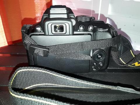 Camara reflex Nikon d 5300 en perfecto estado