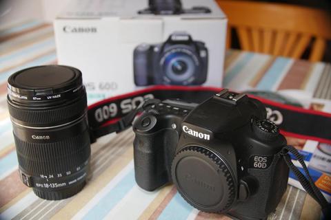 Canon 60D lente 18 135 mm Accesorios ¡Muy Cuidada!