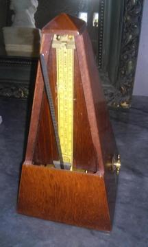 Mëtronome de Maëlzer antiguo para Piano . Con caja de roble. Made in USA $2.500