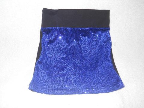 Falda azul elastizada