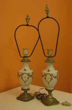 Dos Lámparas De Mesa De Porcelana Antiguas
