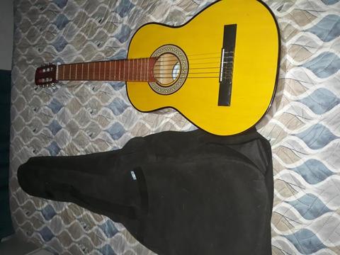 Guitarra sin uso