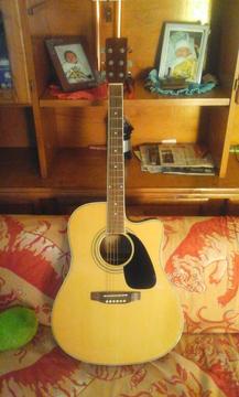 Vendo Guitarra Electroacustica Impecable