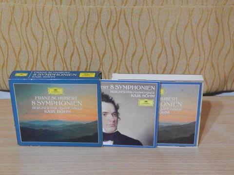 Schubert, 8 Sinfonias, en 4 CD en caja, con libro. Origen: Alemania