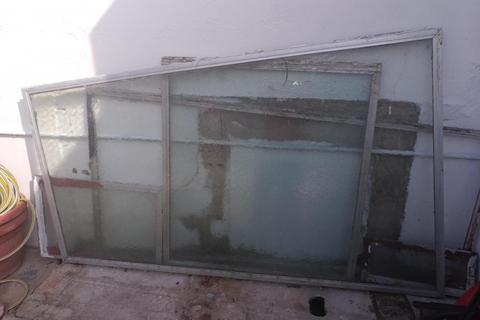 5 mamparas con vidrio esmerilado